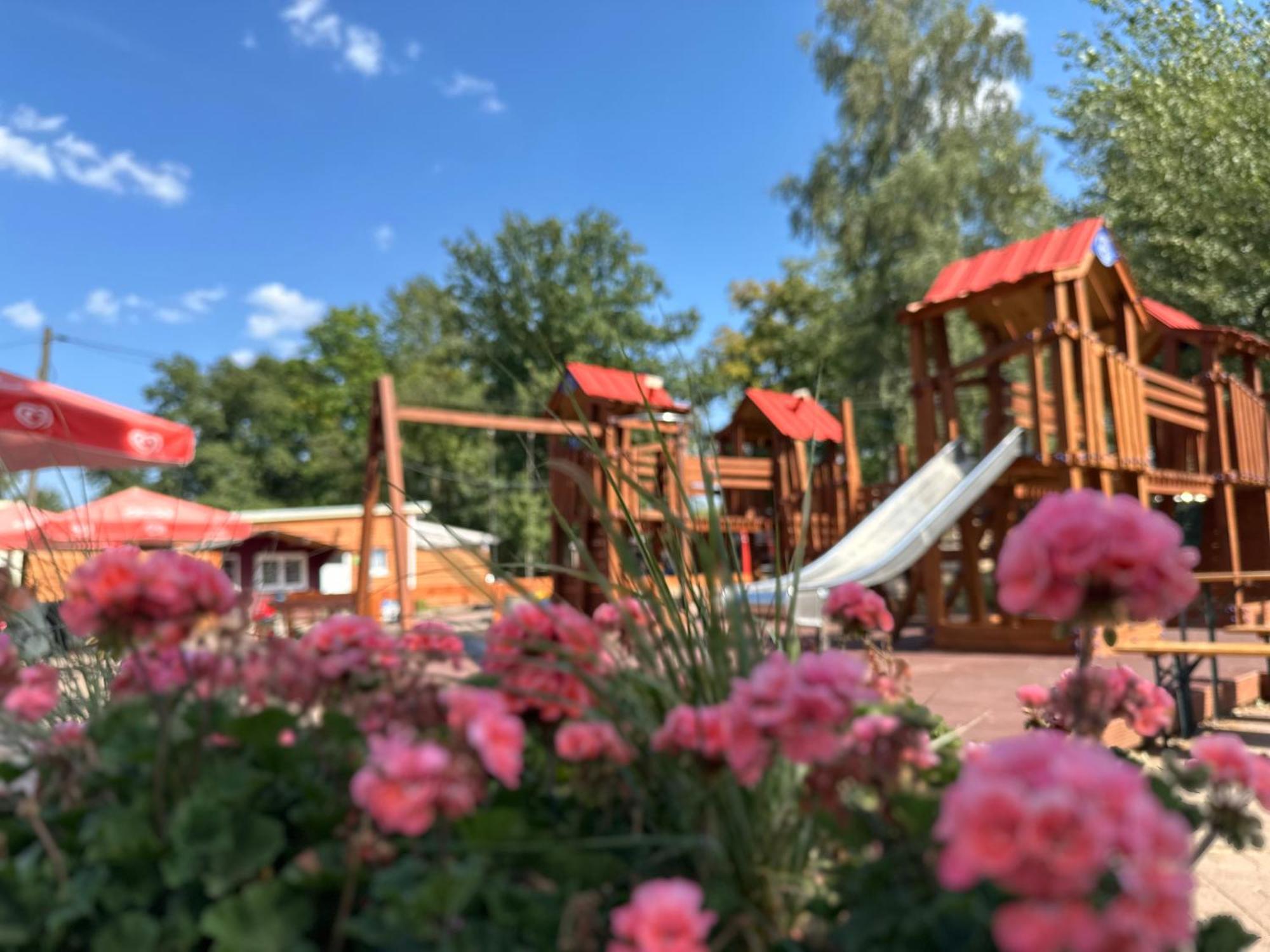 Ferien-& Erlebnispark Ploetzky Schönebeck Esterno foto